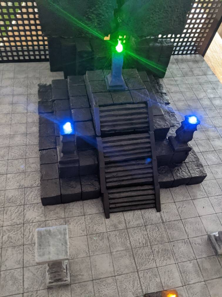 LED Flickering Torch Pillar set of 4 for Dungeons & Dragons, Warhammer, Age of Sigmar and other Tabletop RPG terrain