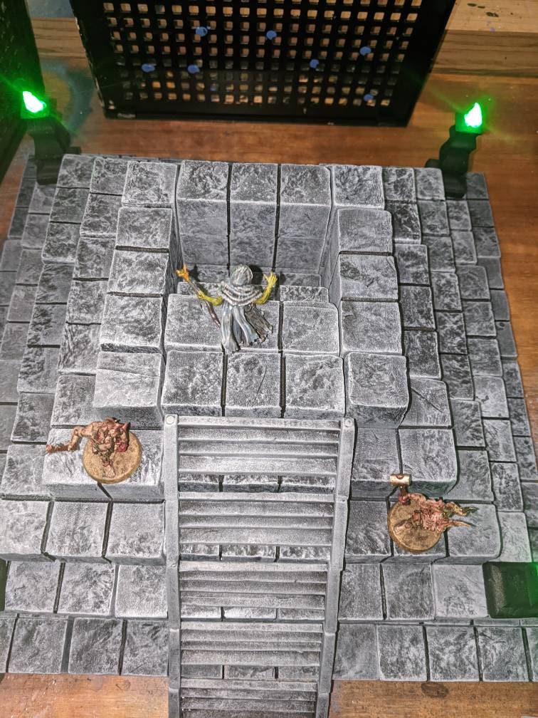Modular Magnetic Ziggurat Pyramid Temple for D&D, Wargaming Terrain, Warhammer Age of Sigmar, TTRPGs
